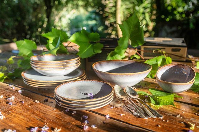 GESCHIRR SET AUS PORTUGAL IN CREME BEIGE