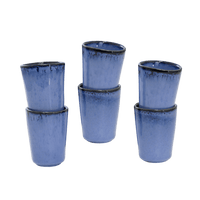 blaue keramik tassen in klein espress tassen