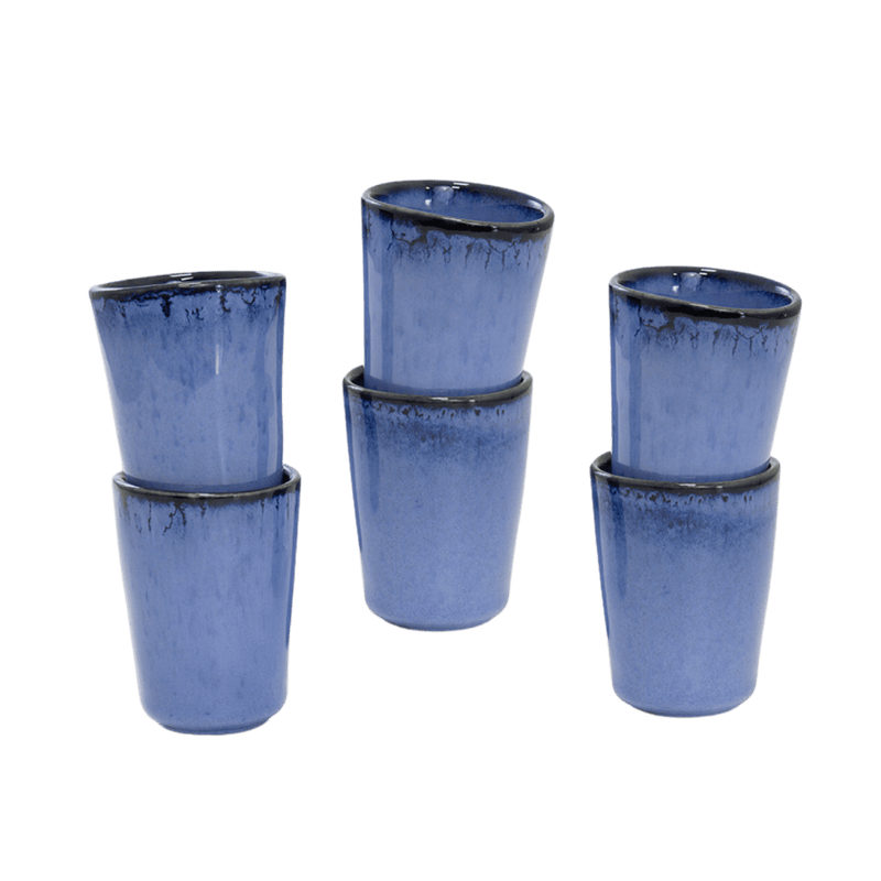 blaue keramik tassen in klein espress tassen