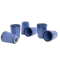 blaue keramik tassen in klein espress tassen